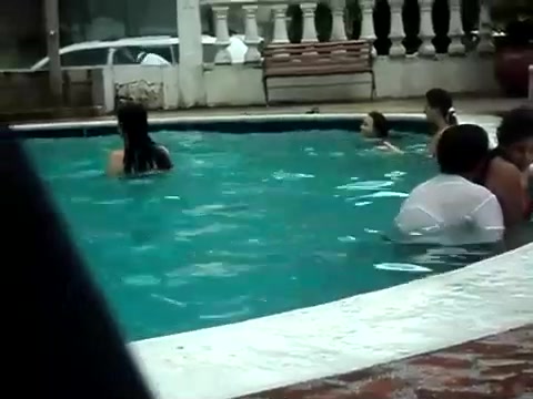 Voyeur Amateur Couple Caught Making Sex in the Pool